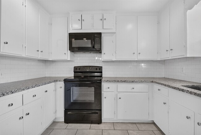 Building Photo - 1409 Wycliffe Dr