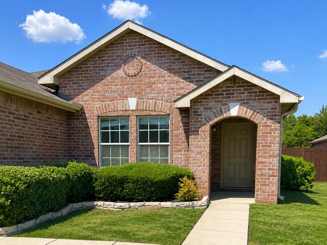 Building Photo - Open Floorplan and Amazing Resort Style Community!