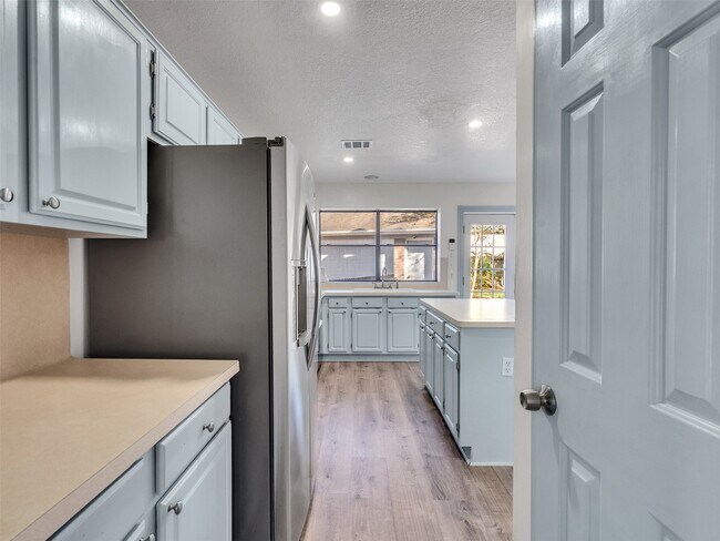 Building Photo - 2108 Autumn Cove Dr