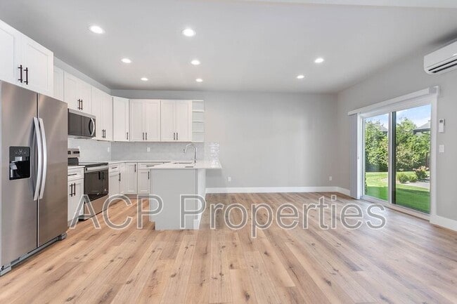 Building Photo - 2205 DeJong Dr