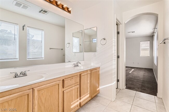Building Photo - 2537 Begonia Valley Ave