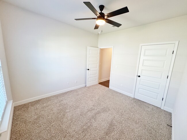 Building Photo - 3017 Dowington Dr