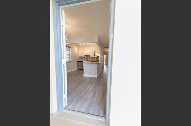 Building Photo - 428 Saxony Way