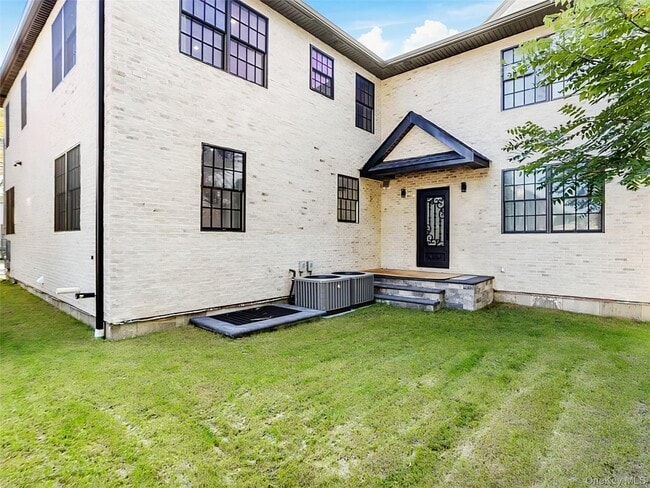 Building Photo - 56 Jackson Ave