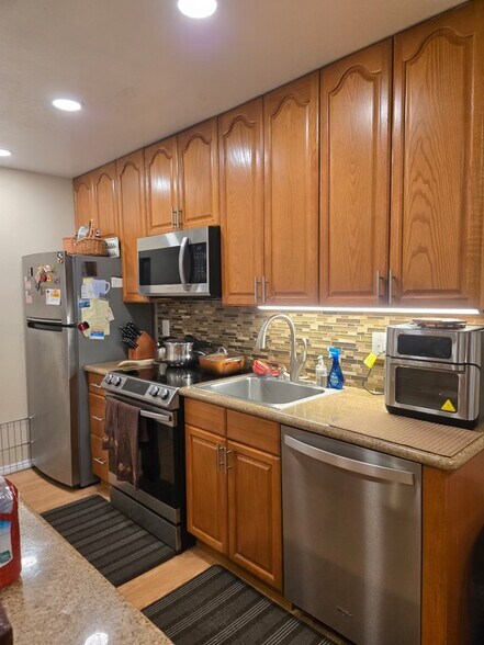 Building Photo - 62 Laurie Meadows Dr