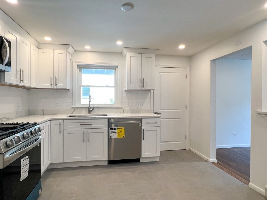 Building Photo - 22 Chandler St