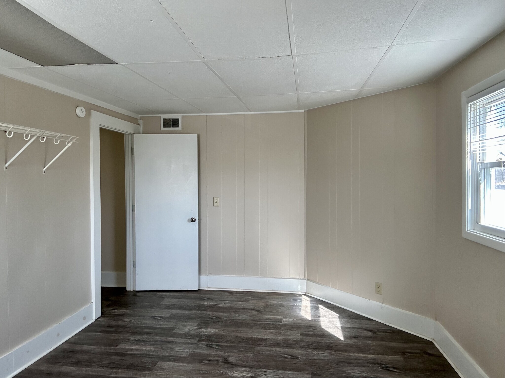 Building Photo - 321 W Hillside Dr