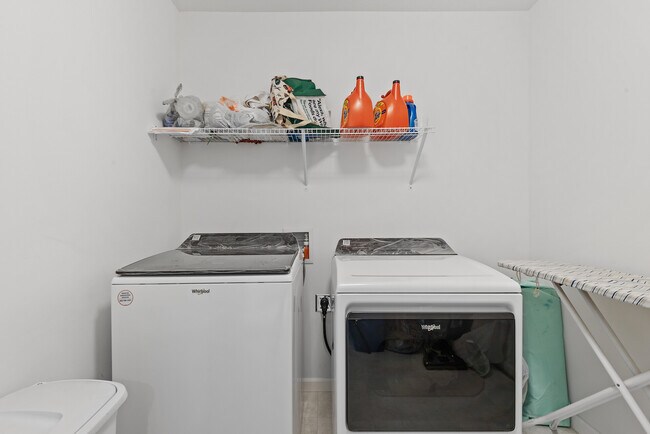 Building Photo - 5898 Urbandale Ct N