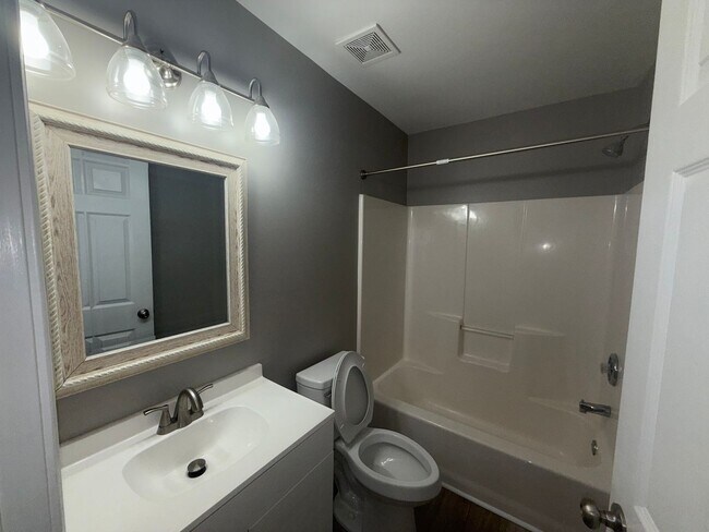 Building Photo - Freshly Renovated Rock Hill Condo – 2BR/2BA