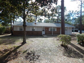 Building Photo - 3 bed/1.5 bath home in Hoggard school dist...