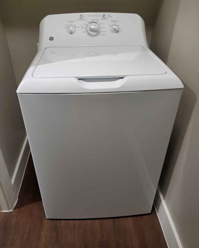 Building Photo - 2017 Al Lipscomb Way