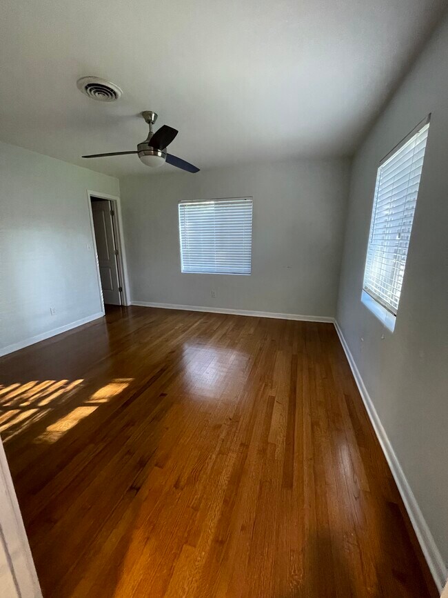 Building Photo - 386 Croton Dr