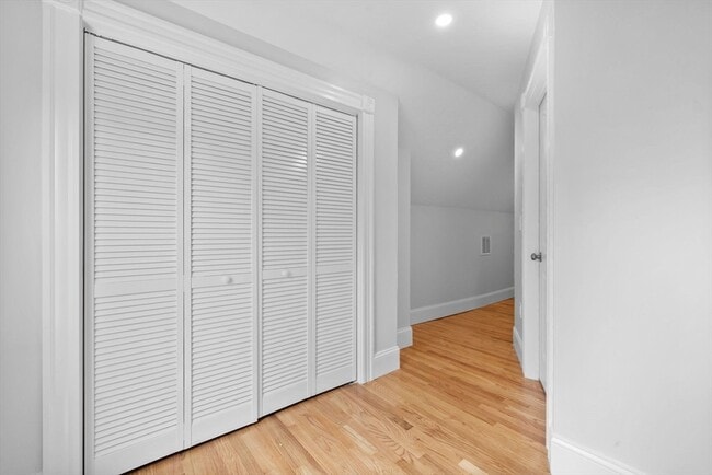 Building Photo - 67 Romsey St