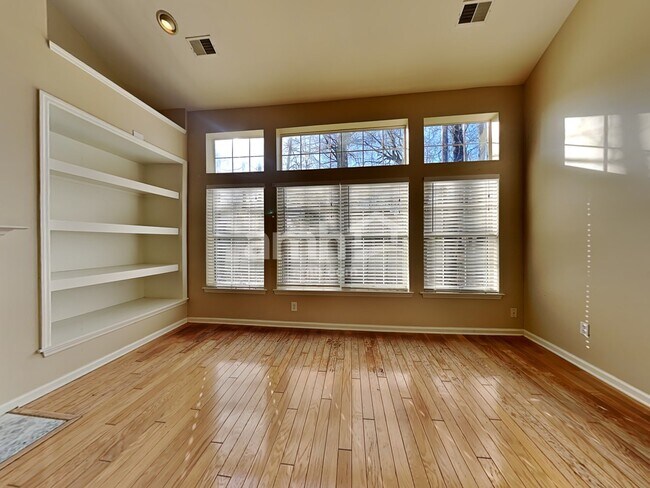 Building Photo - 110 Pristine Ct