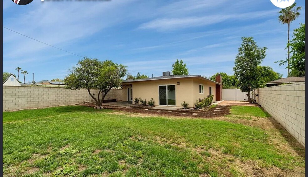 Building Photo - 25446 Lane St