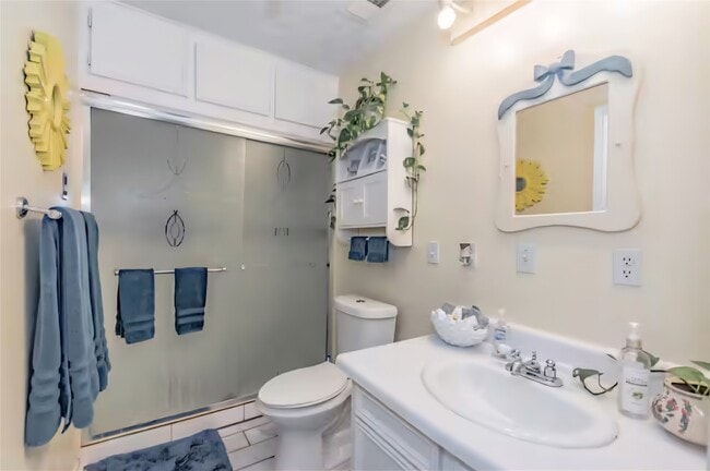 Building Photo - 4910 Charles St