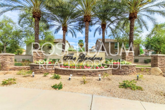 Building Photo - Stylish 3-story townhome in The Gardens Co...