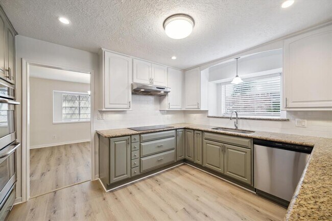 Building Photo - 25402 Lynbriar Ln