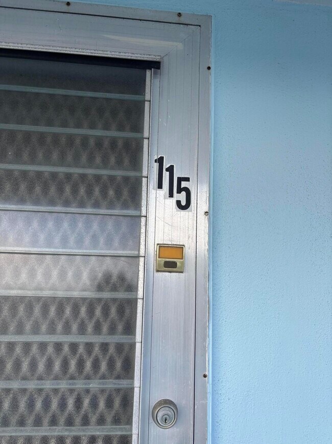 Building Photo - 115 Camden E