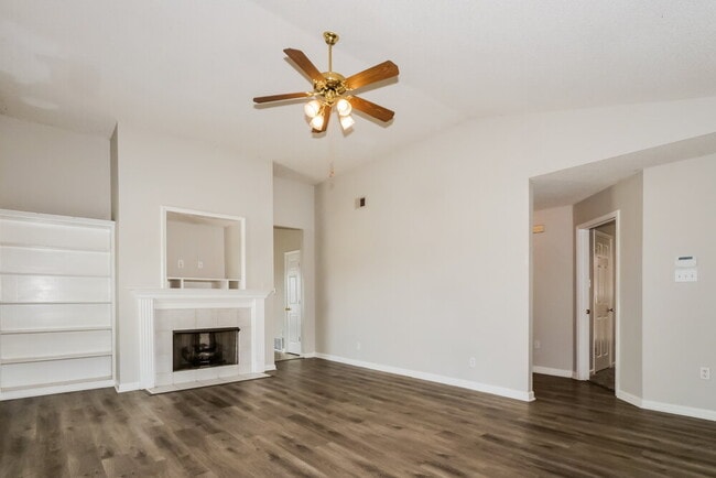 Building Photo - 5378 Russell Dr
