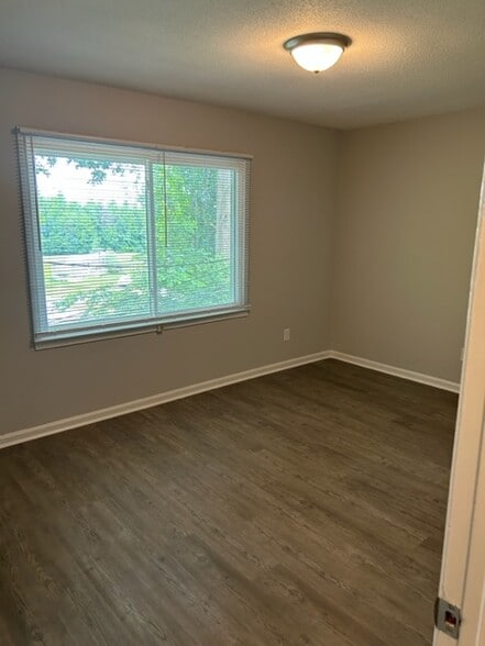 Building Photo - 105 Plaza Oaks Rd