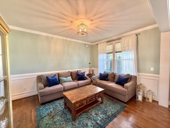 Building Photo - Luxurious 4BD, 3.5BA North Raleigh Home wi...
