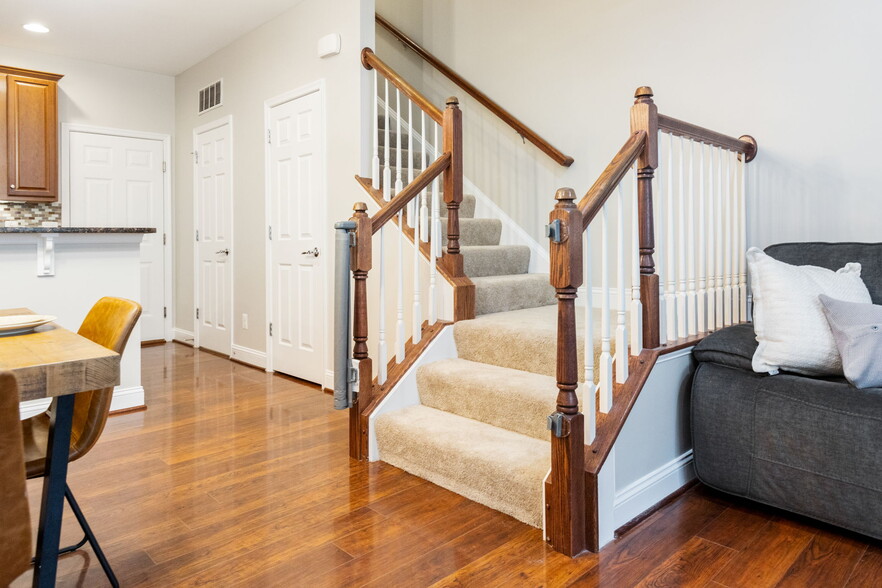 Building Photo - 20657 Sibbald Sq