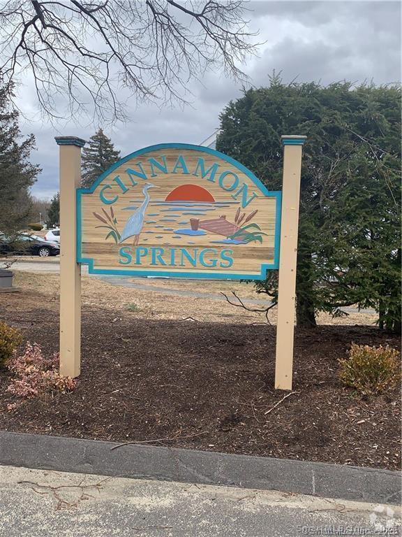 Building Photo - 2 Cinnamon Spring