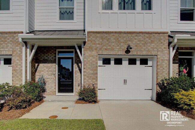 Building Photo - 5208 New Palm Ct