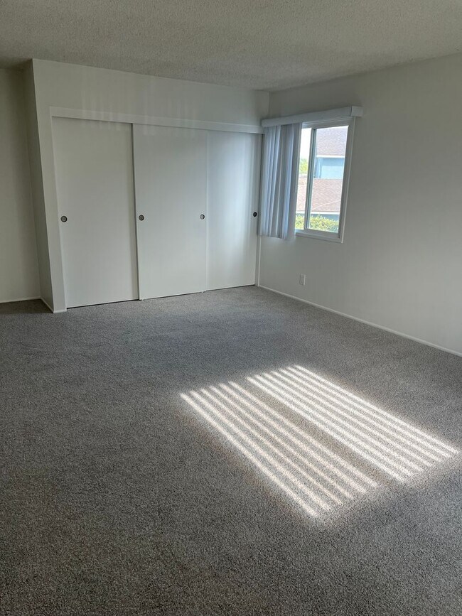 Building Photo - Moffett tract 5 bedroom home with pool in cul-de-sac