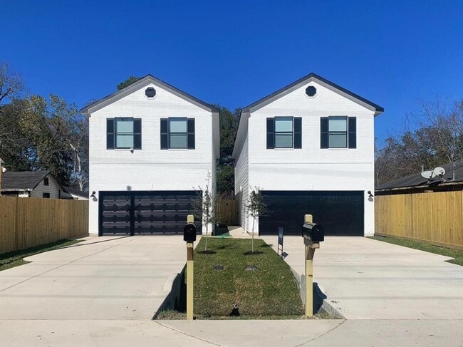 Primary Photo - 5111 Firnat St