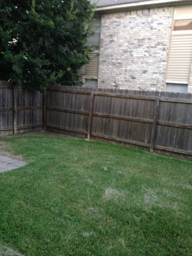 Building Photo - A FOURPLEX ON THE SHUTTLE ROUTE WITH PRIVACY FENCED YARD!!!