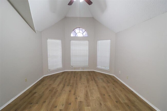 Building Photo - 1546 Ridgebriar Dr