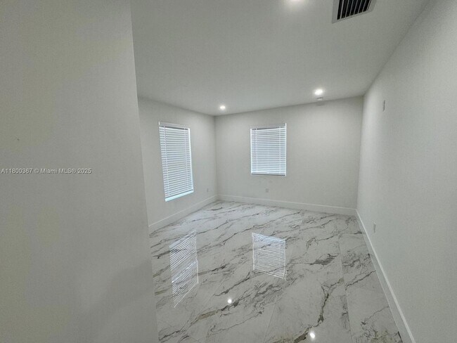 Building Photo - 11000 SW 47th Terrace