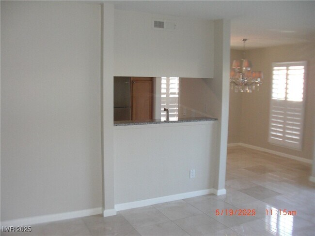 Building Photo - 2852 Loveland Dr