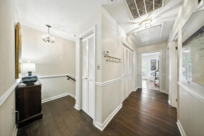 Building Photo - Spacious 2 -story townhome in the heart of...