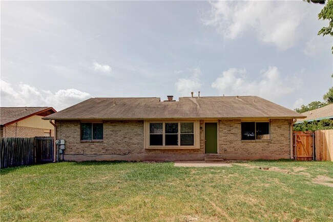 Building Photo - 12012 Swallow Dr