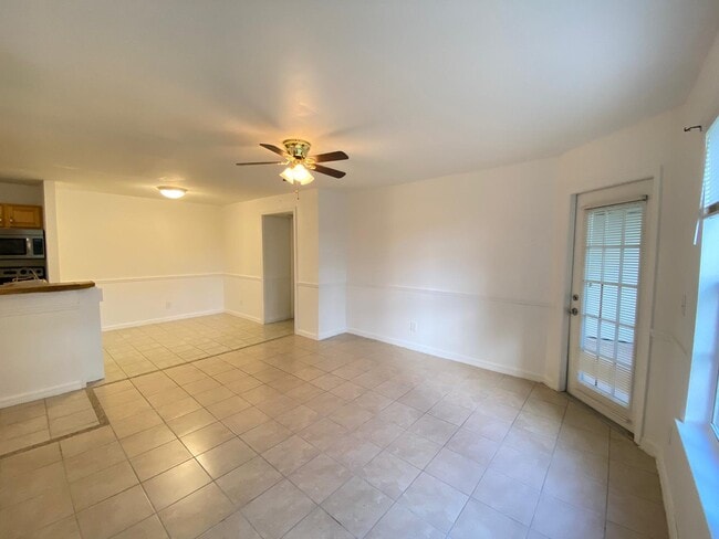 Building Photo - 6166 Westgate Dr
