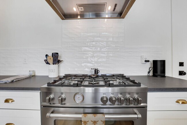 Building Photo - Upscale Palmyra Terrace Townhome! Fully Fu...