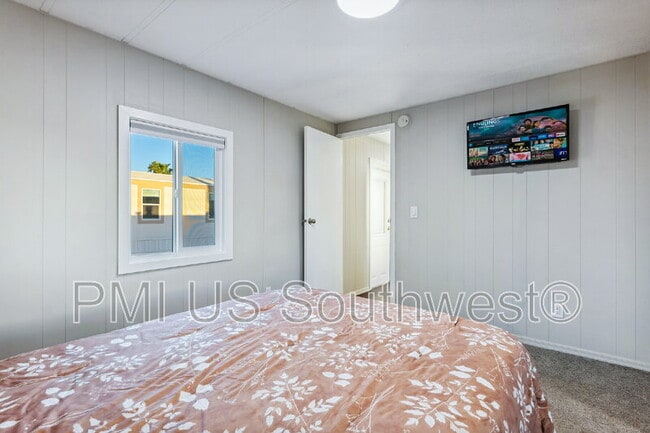 Building Photo - 437 Riverfront Dr