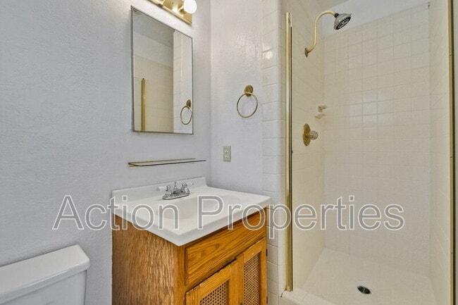 Building Photo - 1062 Kelly Dr