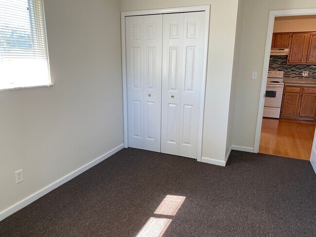 Building Photo - 2 Bedroom Condo in Clinton Township