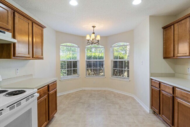 Building Photo - New Home for the Holidays – 4BR/2BA Near N...