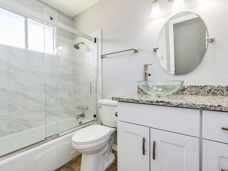 modern bathroom - 7308 Grand Canyon Dr