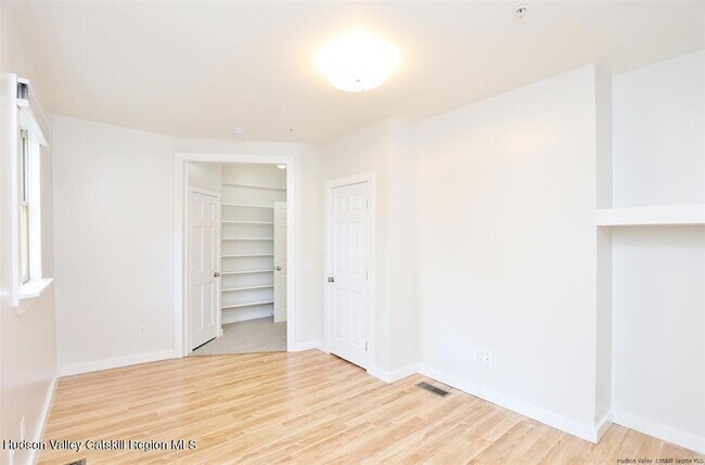 Building Photo - 12 Stuyvesant St