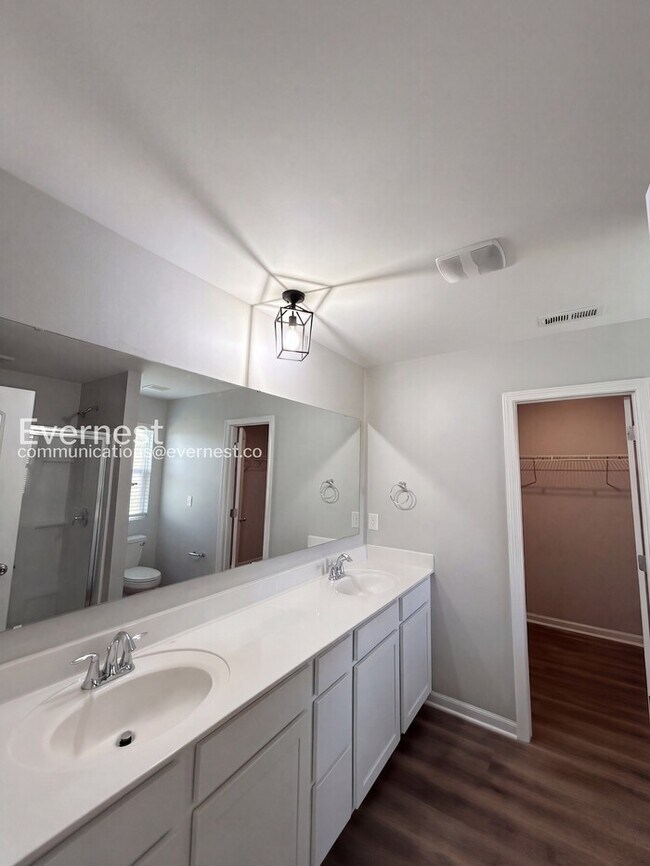 Building Photo - 1326 Bryson Ln