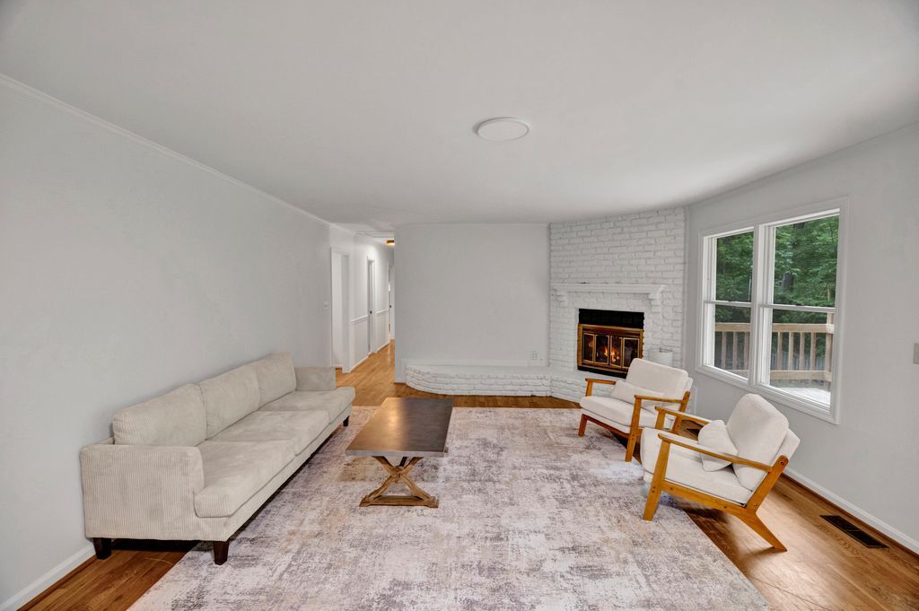 Building Photo - 3541 W Lakeside Dr