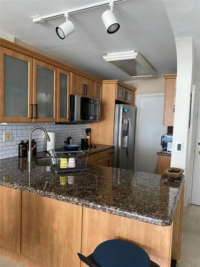 Building Photo - 2899 Collins Ave