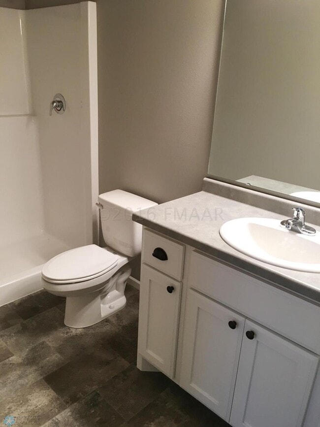 Building Photo - Spacious & Modern 4 Bed 3 Bath Home in Far...