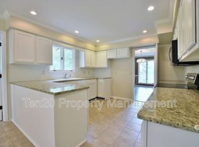 Building Photo - 4720 Shenandoah Ct